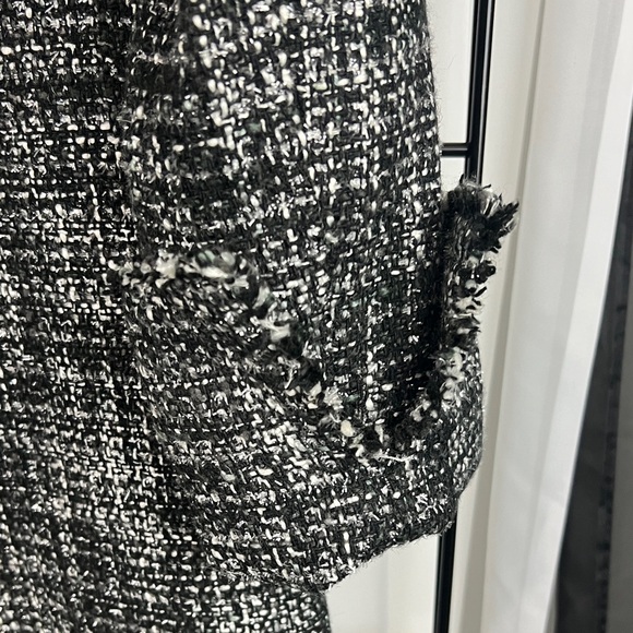 White House Black Market Elegant Long Black Jacket
EUC LIKE NEW - Picture 8 of 10